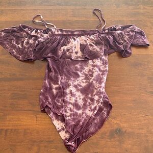 🪅 15 for $20🪅
American Eagle Outfitters Tie-Dye Off-Shoulder Bodysuit - Small